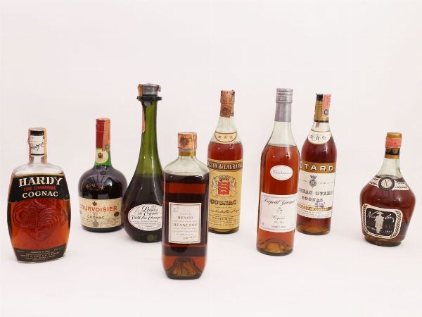 Otto bottiglie di cognac  - Asta La dimora del Collezionista - Villa delle Azalee a Firenze - IV - Associazione Nazionale - Case d'Asta italiane