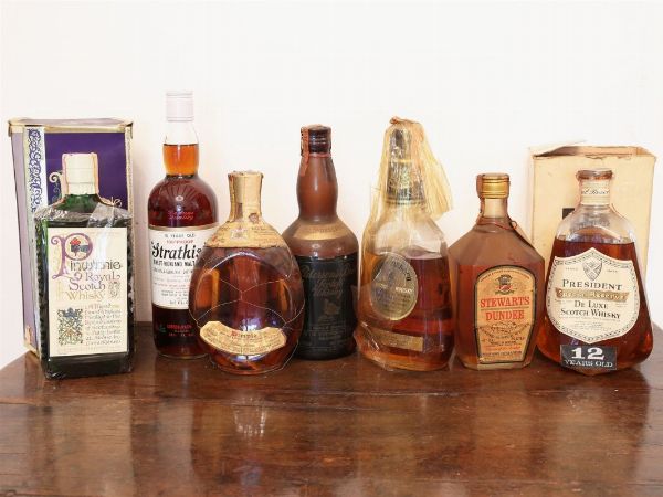 Otto bottiglie di scotch whisky  - Asta La dimora del Collezionista - Villa delle Azalee a Firenze - IV - Associazione Nazionale - Case d'Asta italiane