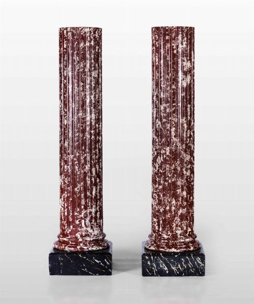 Coppia di colonne scanalate in scagliola a finto marmo, XIX secolo  - Asta La villa di campagna di Leonardo Botta - Associazione Nazionale - Case d'Asta italiane