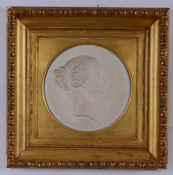 Due medaglioni in biscuit raffiguranti Napoleone III e consorte, XIX secolo  - Asta La villa di campagna di Leonardo Botta - Associazione Nazionale - Case d'Asta italiane