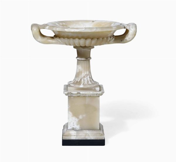 Tazza biansata in alabastro, XIX-XX secolo  - Asta La villa di campagna di Leonardo Botta - Associazione Nazionale - Case d'Asta italiane