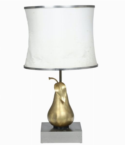Lampada in metallo dorato a forma di pera. XX secolo  - Asta La villa di campagna di Leonardo Botta - Associazione Nazionale - Case d'Asta italiane