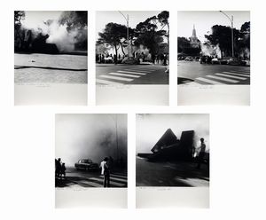 ZAZA MICHELE (n. 1948) - Cartella composta da n.5 fotografie. Simulazione d'incendio.