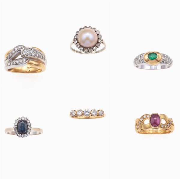 Collezione di cinque anelli con perla, rubino, zaffiro, smeraldo e diamanti  - Asta Asta a Tempo | Gioielli - Associazione Nazionale - Case d'Asta italiane