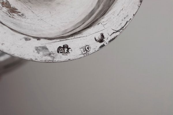 Pisside in argento fuso, sbalzato e cesellato. Oreficeria veneta del XVIII secolo  - Asta Argenti da Collezione - Antichi - Associazione Nazionale - Case d'Asta italiane