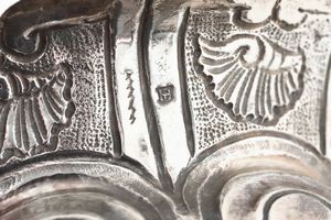 Secchiello in argento sbalzato e cesellato. Genova, marchio della “torretta” per l'anno (1)759  - Asta Argenti da Collezione - Antichi - Associazione Nazionale - Case d'Asta italiane