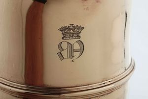 Varsatoio in argento fuso, cesellato e dorato. Londra 1825, Argentiere William Elliot  - Asta Argenti da Collezione - Antichi - Associazione Nazionale - Case d'Asta italiane