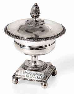 Coppa con coperchio in argento, Milano XIX secolo  - Asta Argenti da Collezione - Antichi - Associazione Nazionale - Case d'Asta italiane