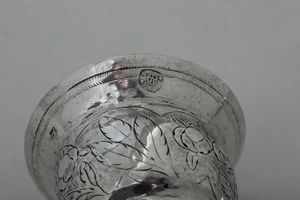 Bicchiere per il Kiddush in argento cesellato, Impero Austro Ungarico, epoca 1840  - Asta Argenti da Collezione - Antichi - Associazione Nazionale - Case d'Asta italiane