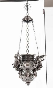 Monumentale lanterna in argento fuso, sbalzato e cesellato. Argentiere barocco operante nel XVIII secolo  - Asta Argenti da Collezione - Antichi - Associazione Nazionale - Case d'Asta italiane