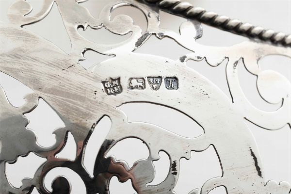 Calamaio in argento fuso, sbalzato e traforato. Chester 1910  - Asta Argenti da Collezione - XX Secolo - Associazione Nazionale - Case d'Asta italiane