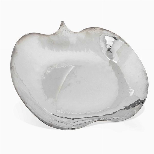 Ciotola in argento disegnata da Eros Genazzi a forma di mela stilizzata, epoca anni '70  - Asta Argenti da Collezione - XX Secolo - Associazione Nazionale - Case d'Asta italiane