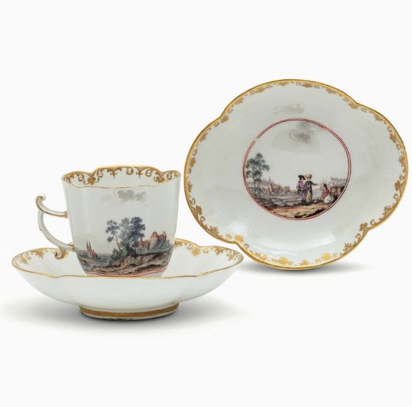 Una tazza con due piattini Meissen, 1740 circa  - Asta Maioliche e Porcellane - Associazione Nazionale - Case d'Asta italiane