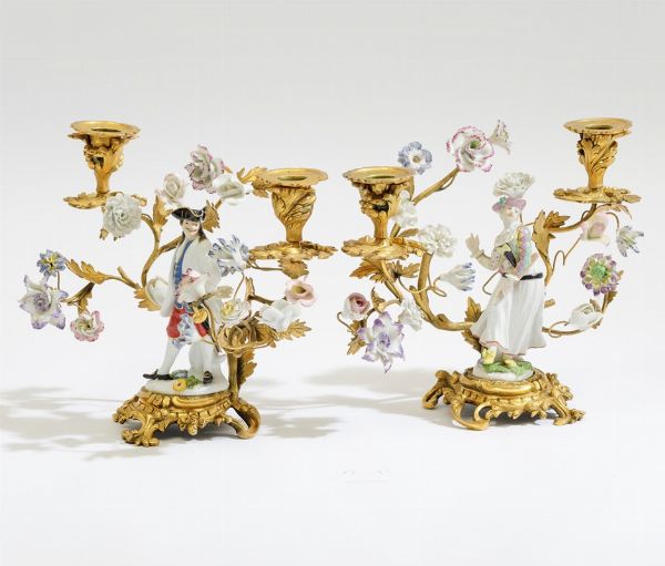 Coppia di candelabri da tavola Meissen, verso il 1745-1750 (figurine)  - Asta Maioliche e Porcellane - Associazione Nazionale - Case d'Asta italiane