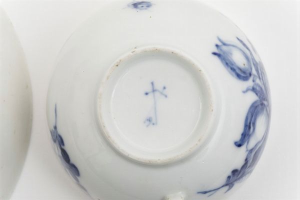 Tazza con piattino Meissen, met del XVIII secolo  - Asta Maioliche e Porcellane - Associazione Nazionale - Case d'Asta italiane