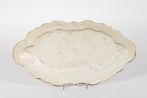 Piatto ovale trutera Lodi, Manifattura Antonio Ferretti, 1760 circa  - Asta Maioliche e Porcellane - Associazione Nazionale - Case d'Asta italiane