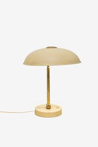 PRODUZIONE ITALIANA - Lampada da tavolo in metallo verniciato e ottone. Anni '50 cm 48x38