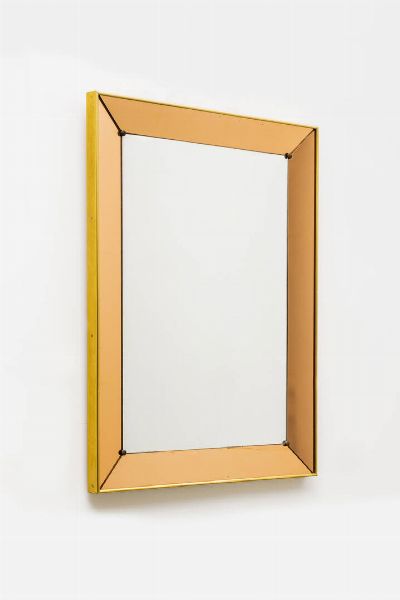 CRISTAL ART : Specchio con bordo in ottone e vetro colorato rosa rettangolare. Anni '60 cm 111x81  - Asta Asta 175 Design - Associazione Nazionale - Case d'Asta italiane