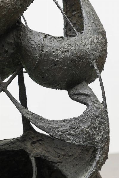 FERRUCCIO CLAVARINO : Grande scultura in bronzo patinato verde  base in marmo di Verona. Firmata  cm 128x52  - Asta Asta 175 Design - Associazione Nazionale - Case d'Asta italiane