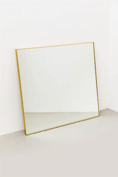 PRODUZIONE ITALIANA : Specchio con bordo in ottone e vetro specchiato. Anni '50 cm 90x100  - Asta Asta 175 Design - Associazione Nazionale - Case d'Asta italiane