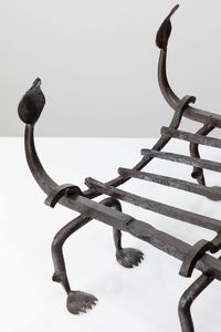 PRODUZIONE ITALIANA : Alari in ferro battuto stilizzato. Anni '50 cm 38x59x56  - Asta Asta 175 Design - Associazione Nazionale - Case d'Asta italiane
