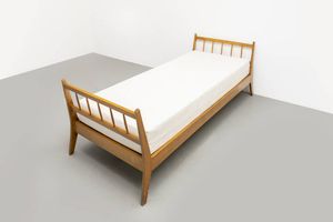 PRODUZIONE ITALIANA - Day bed con struttura in legno con rivestimento in velluto. Anni '50 cm 70x212x85 5