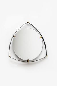 PRODUZIONE ITALIANA - Specchio con cornice in metallo verniciato e particolari in ottone. Anni '60 cm 62x61