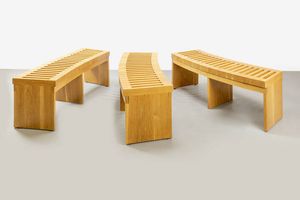 PRODUZIONE ITALIANA : Tre panche curve in legno verniciato. Anni '70 cm 48x130x45  - Asta Asta 175 Design - Associazione Nazionale - Case d'Asta italiane