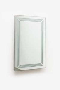 FONTANA ARTE  attribuito : Specchio in vetro retroilluminato con struttura in metallo cromato. Anni '70 cm 111x70x6 5  - Asta Asta 175 Design - Associazione Nazionale - Case d'Asta italiane