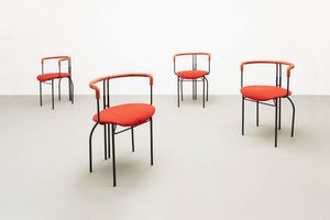 C2 - Quattro sedie con struttura in tondino di metallo verniciato  sedile imbottito rivestito in tessuto  schienale  [..]