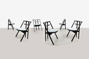 CASSINA - Sei sedie con struttura in legno laccato  sedute imbottite rivestite in tessuto. Marchio del Produttore Anni '70  [..]