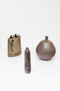 ISTITUTO D'ARTE FAENZA - Tre vasi in terracotta decorata in policromia. Marcati e numerati al retro. Anni '60 rispettivamente cm 28x24;  [..]
