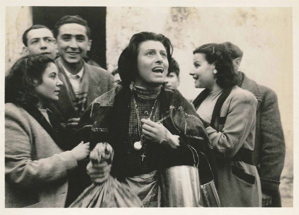 Tonti Aldo : Anna Magnani in Lamore (p.2 Il Miracolo), 1948 diretto da Roberto Rossellini  - Asta Asta a Tempo | Fotografia - Associazione Nazionale - Case d'Asta italiane