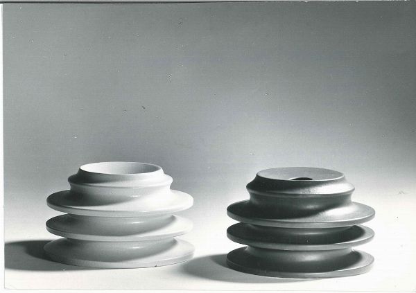 Vasi in ceramica. Designer Ettore Sottsass  - Asta Asta a Tempo | Fotografia - Associazione Nazionale - Case d'Asta italiane