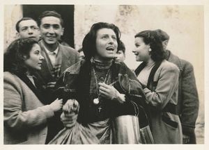 Tonti Aldo : Anna Magnani in Lamore (p.2 Il Miracolo), 1948 diretto da Roberto Rossellini  - Asta Asta a Tempo | Fotografia - Associazione Nazionale - Case d'Asta italiane
