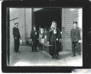 Immigrants, Ellis Island  - Asta Asta a Tempo | Fotografia - Associazione Nazionale - Case d'Asta italiane