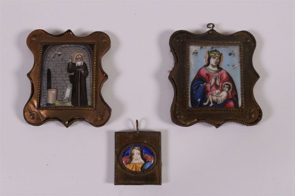 Tre piccoli dipinti in smalto  - Asta Arredi Antichi, Icone Russe e una collezione di modelli di mobili - Associazione Nazionale - Case d'Asta italiane