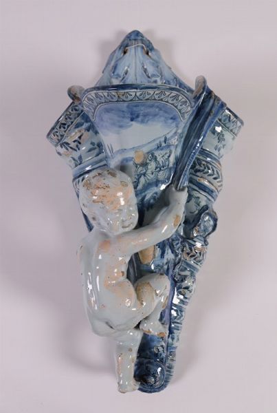 Vaso in maiolica blu  - Asta Arredi Antichi, Icone Russe e una collezione di modelli di mobili - Associazione Nazionale - Case d'Asta italiane