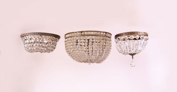 Tre lampadari a semisfera in cristallo  - Asta Arredi Antichi, Icone Russe e una collezione di modelli di mobili - Associazione Nazionale - Case d'Asta italiane