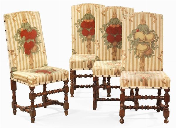 Quattro sedie da capotavola in legno massello di noce  - Asta Arredi Antichi, Icone Russe e una collezione di modelli di mobili - Associazione Nazionale - Case d'Asta italiane