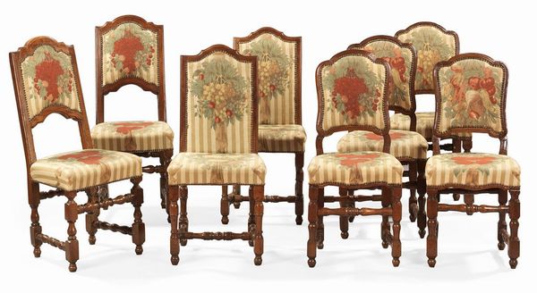 Otto sedie in massello di noce  - Asta Arredi Antichi, Icone Russe e una collezione di modelli di mobili - Associazione Nazionale - Case d'Asta italiane