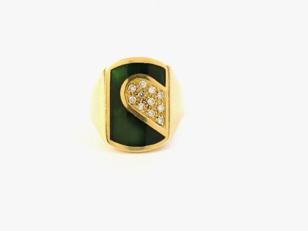 Anello a fascia in oro giallo, diamanti e smalto verde  - Asta Gioielli, Orologi e Monete d'Oro - Associazione Nazionale - Case d'Asta italiane