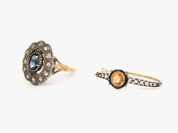 Un anello, due pendenti, due bottoni da sparato, un paio di orecchini, un orecchino singolo  - Asta Gioielli, Orologi e Monete d'Oro - Associazione Nazionale - Case d'Asta italiane