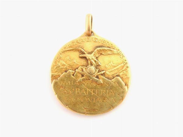 Medaglia militare in oro giallo  - Asta Gioielli, Orologi e Monete d'Oro - Associazione Nazionale - Case d'Asta italiane