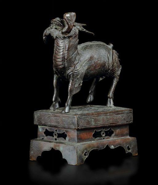 Figura di drago in bronzo, Cina, Dinastia Ming, XVI-XVII secolo  - Asta Fine Chinese Works of Art - Associazione Nazionale - Case d'Asta italiane