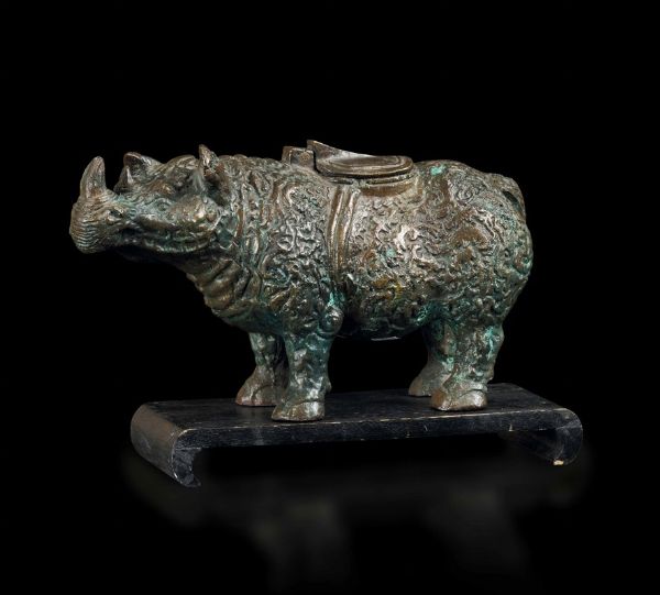 Incensiere in bronzo a foggia di rinoceronte, Cina, Dinastia Ming, XVII secolo  - Asta Fine Chinese Works of Art - Associazione Nazionale - Case d'Asta italiane
