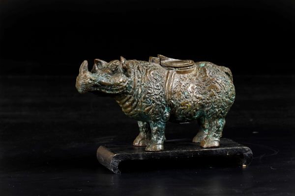 Incensiere in bronzo a foggia di rinoceronte, Cina, Dinastia Ming, XVII secolo  - Asta Fine Chinese Works of Art - Associazione Nazionale - Case d'Asta italiane