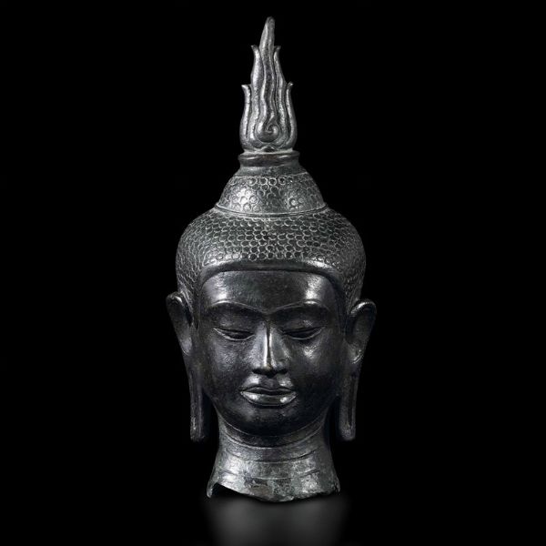 Testa di Buddha in bronzo, Thailandia, Ayutthaya, XVII secolo  - Asta Fine Chinese Works of Art - Associazione Nazionale - Case d'Asta italiane