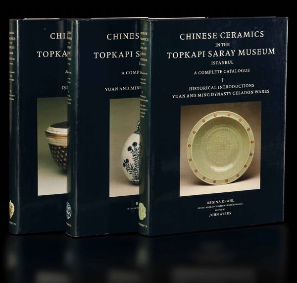 Regina Krahl Chinese Ceramics in the Topkapi Saraj Museum  Istanbul, edito John Ayers, Sotheby's Publications (1986)  - Asta Fine Chinese Works of Art - Associazione Nazionale - Case d'Asta italiane