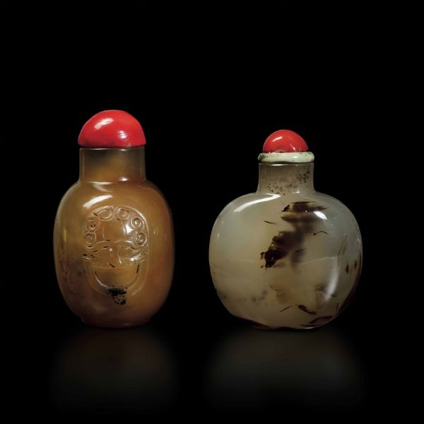 Due snuff bottles scolpite in agata muschiata, Cina, Dinastia Qing, XIX secolo  - Asta Fine Chinese Works of Art - Associazione Nazionale - Case d'Asta italiane